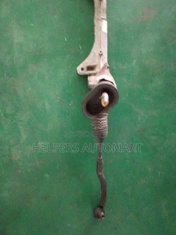 NISSAN Bluebird G11 power streeing rack