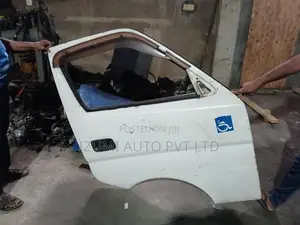Nissan Caravan E25 Front Right Power Door