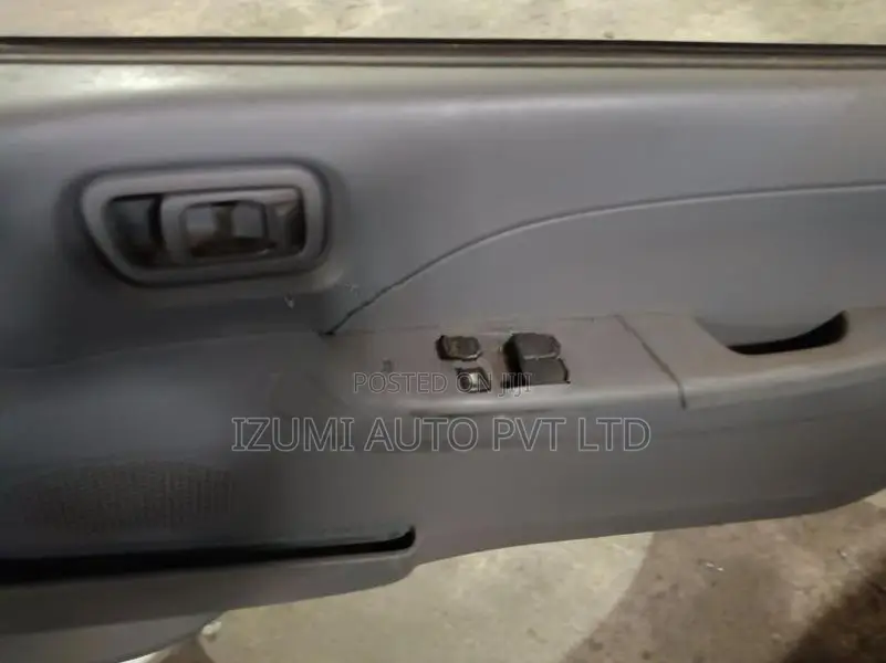 Nissan Caravan E25 Front Right Power Door