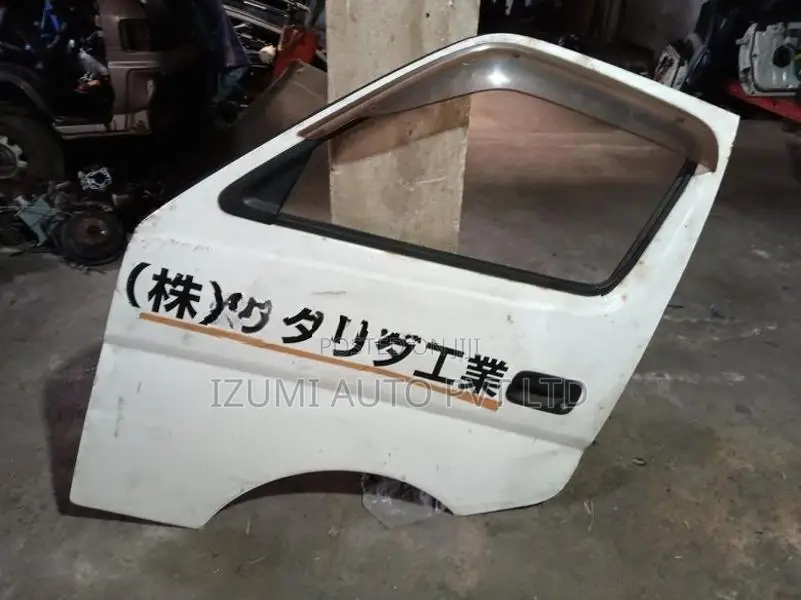 Nissan Caravan Front Left Manual Door