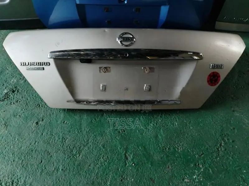Nissan Sunny N17 Dicky Door (Bluebird Sylphy)