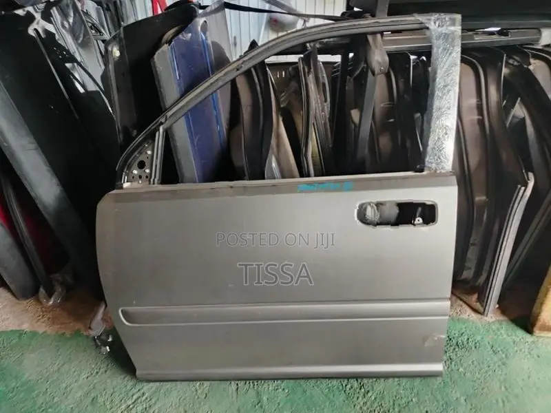 Nissan X Trail T30 Front Left Door Panel