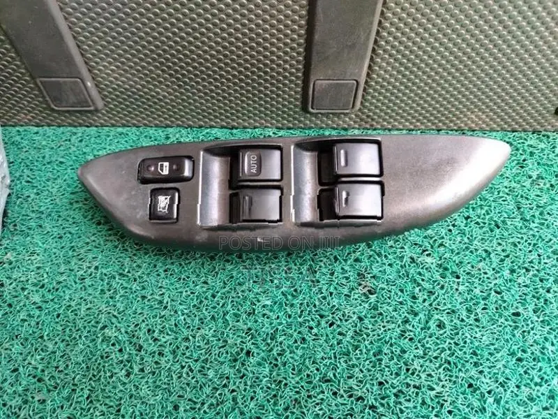 Toyota Vitz SCP10 Door Master Switch