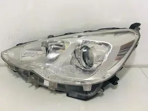 Toyota Aqua Nhp10 Head Light Rh