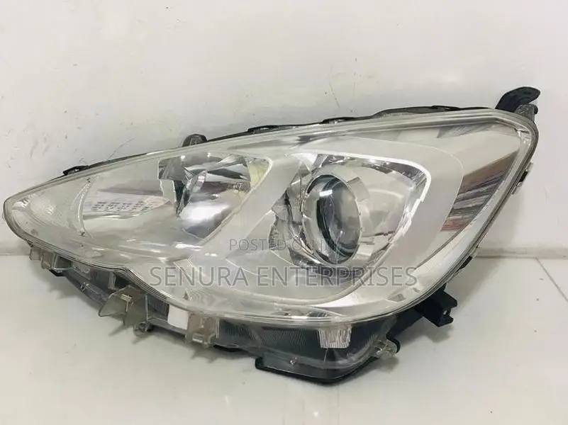Toyota Aqua Nhp10 Head Light Rh