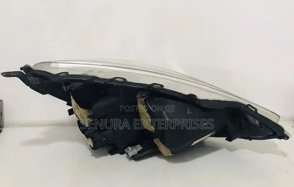 Toyota Aqua Nhp10 Head Light Rh