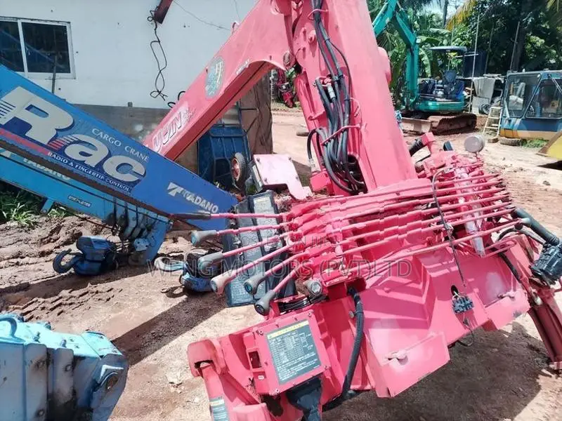 UNIC URU 293 CRANE