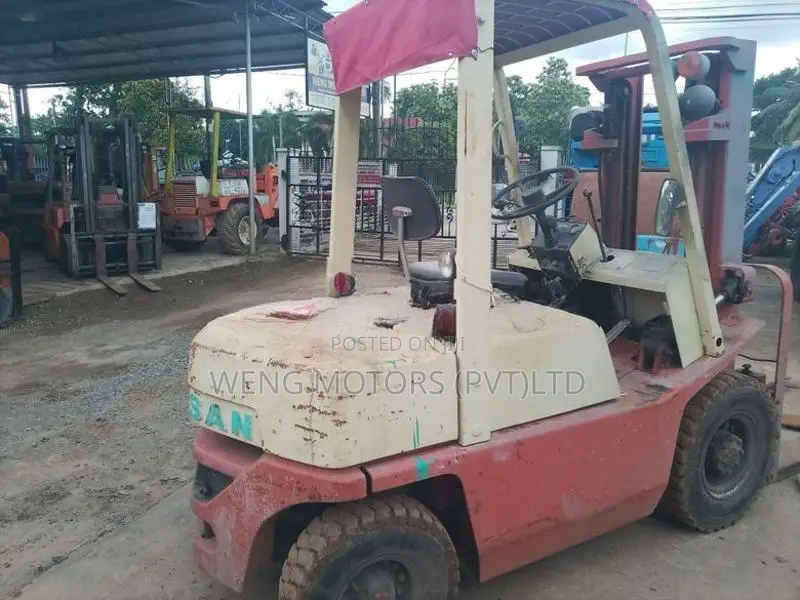 Nissan 2 ton gasoline forklift