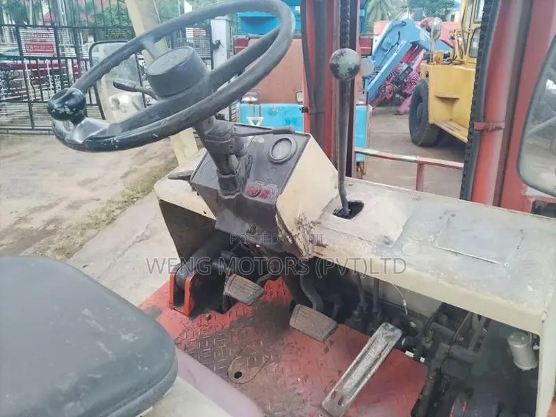 Nissan 2 ton gasoline forklift
