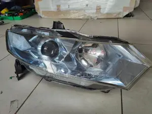 ZE3 RH HEAD LIGHT