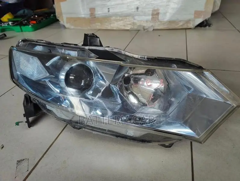 ZE3 RH HEAD LIGHT