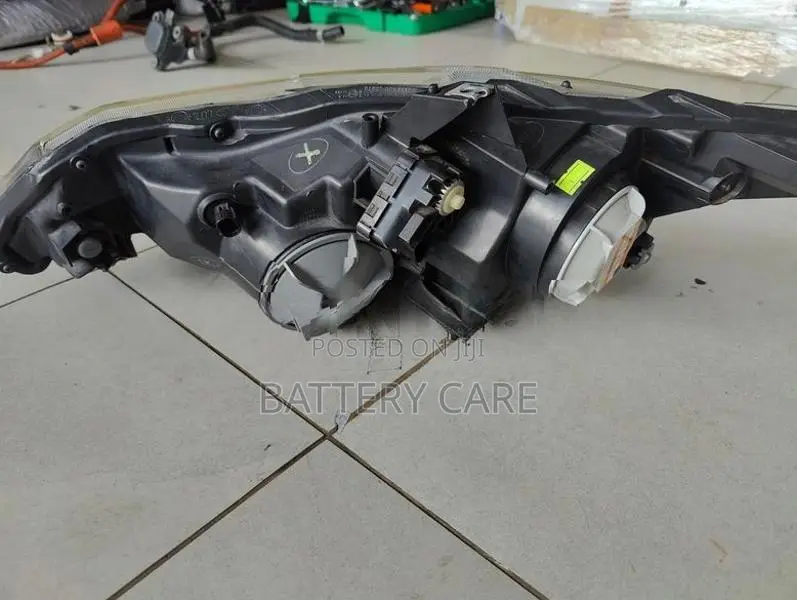ZE3 RH HEAD LIGHT