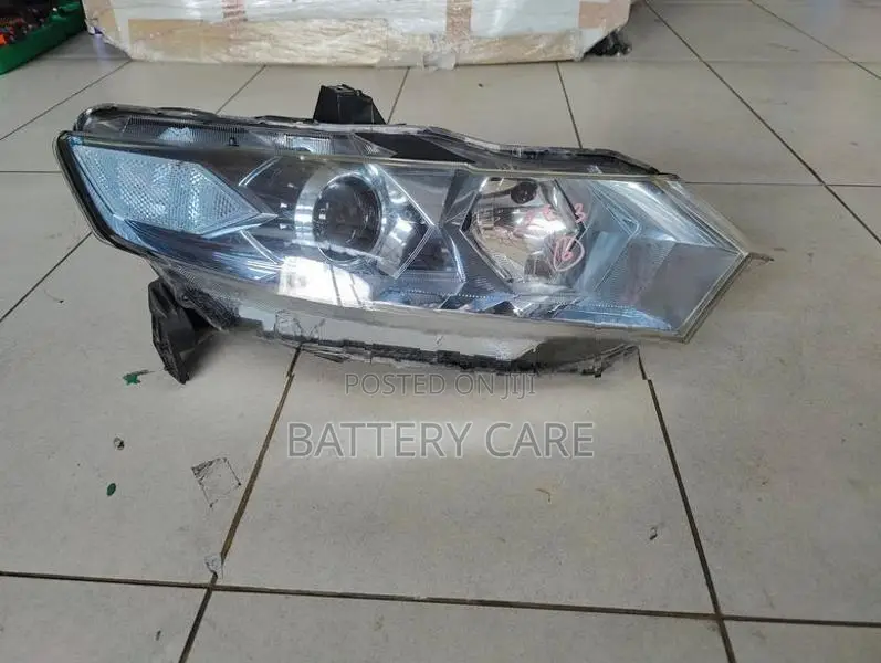 ZE3 RH HEAD LIGHT