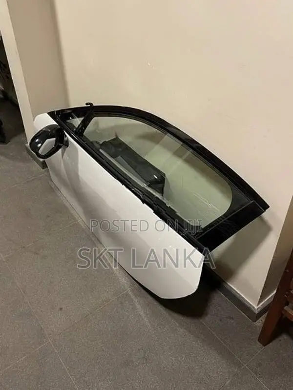 Genuine BMW i8 2018 passenger complete door with mirror 530e 740e 520d