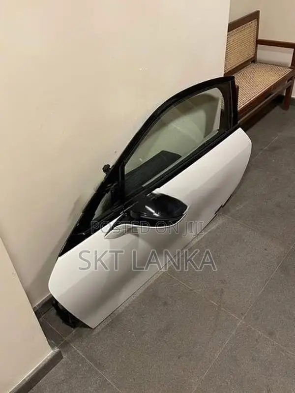 Genuine BMW i8 2018 passenger complete door with mirror 530e 740e 520d