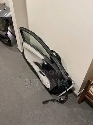 Genuine BMW i8 2018 passenger complete door with mirror 530e 740e 520d