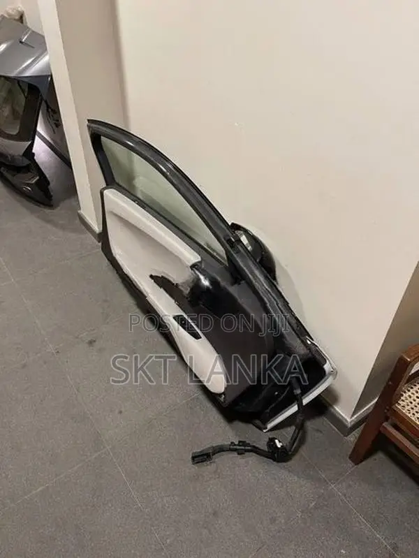 Genuine BMW i8 2018 passenger complete door with mirror 530e 740e 520d