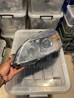 Genuine Mercedes C C180 passenger HALOGEN Headlight W204 2010