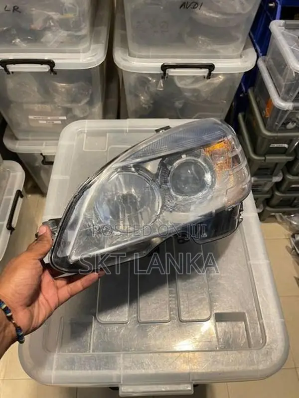 Genuine Mercedes C C180 passenger HALOGEN Headlight W204 2010