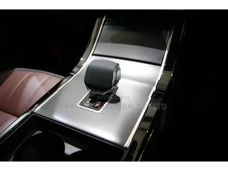 Land Rover Range Evoque Dynamic HSE P300e 2025