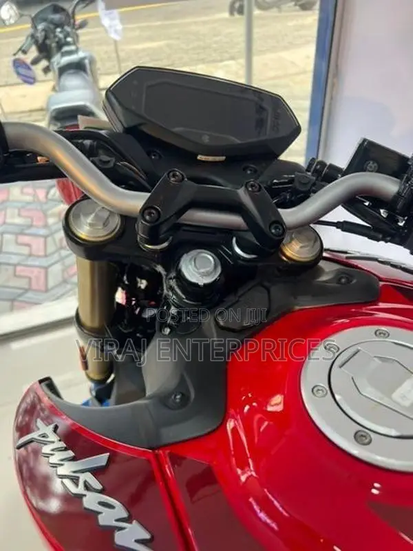 Bajaj Pulsar N160 premium 2026