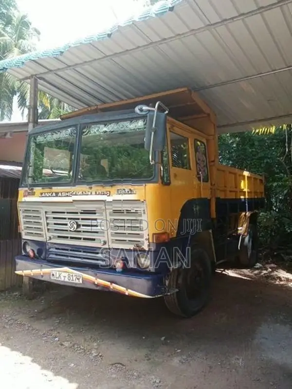 Ashok Leyland Comet 2012