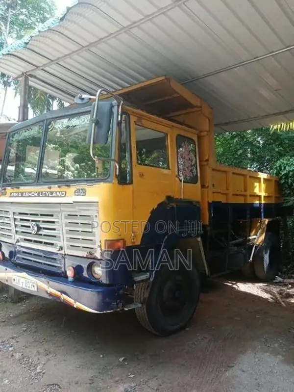 Ashok Leyland Comet 2012