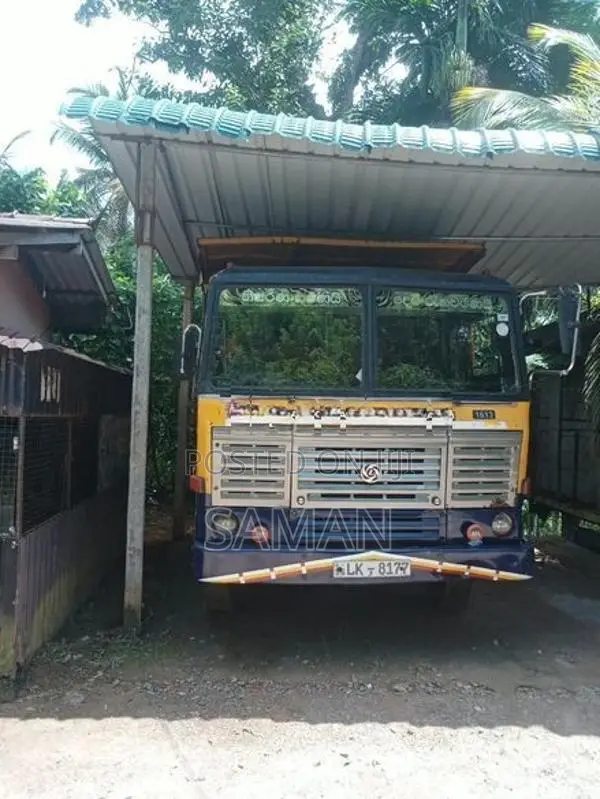 Ashok Leyland Comet 2012