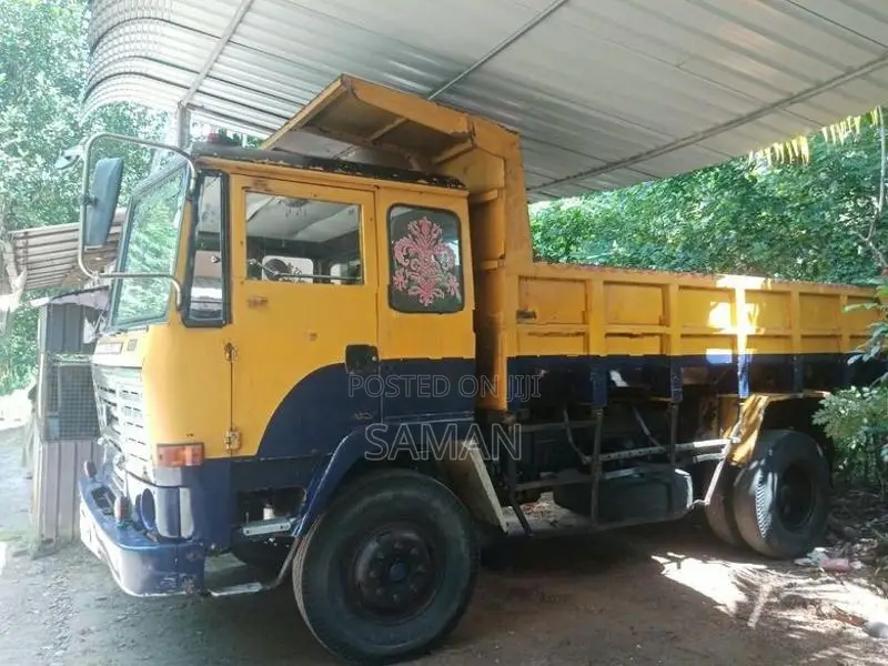 Ashok Leyland Comet 2012