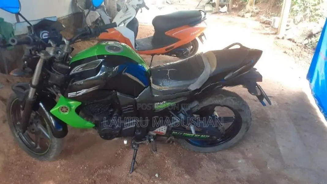 Yamaha FZ S 2011