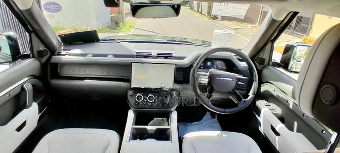 Land Rover Defender HSE P300 Latest B/Ne 2026