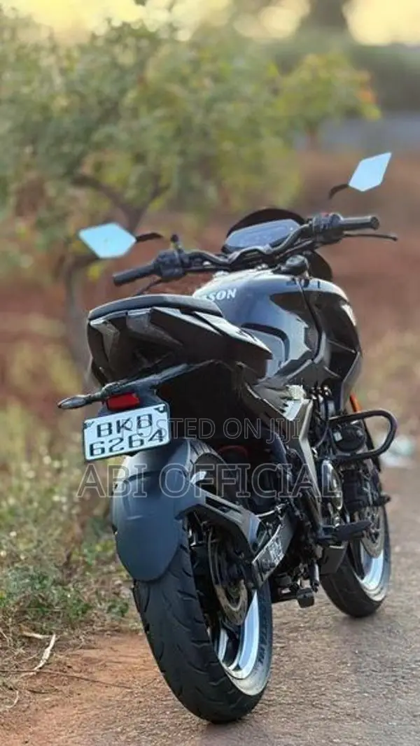 Bajaj Pulsar N160 Premium 2025