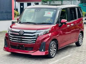 Toyota Roomy Custom G Black Top 2025