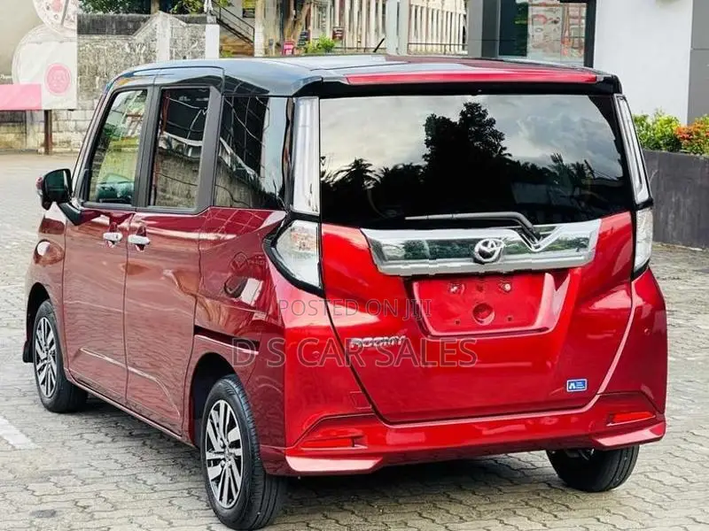 Toyota Roomy Custom G Black Top 2025