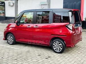 Toyota Roomy Custom G Black Top 2025