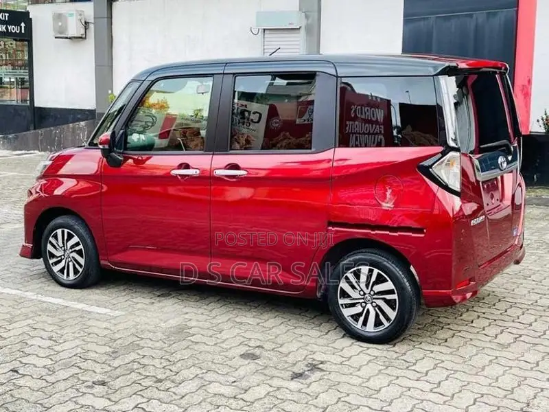 Toyota Roomy Custom G Black Top 2025