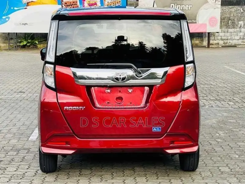 Toyota Roomy Custom G Black Top 2025