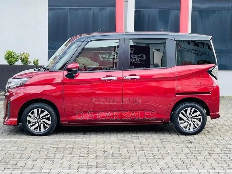 Toyota Roomy Custom G Black Top 2025