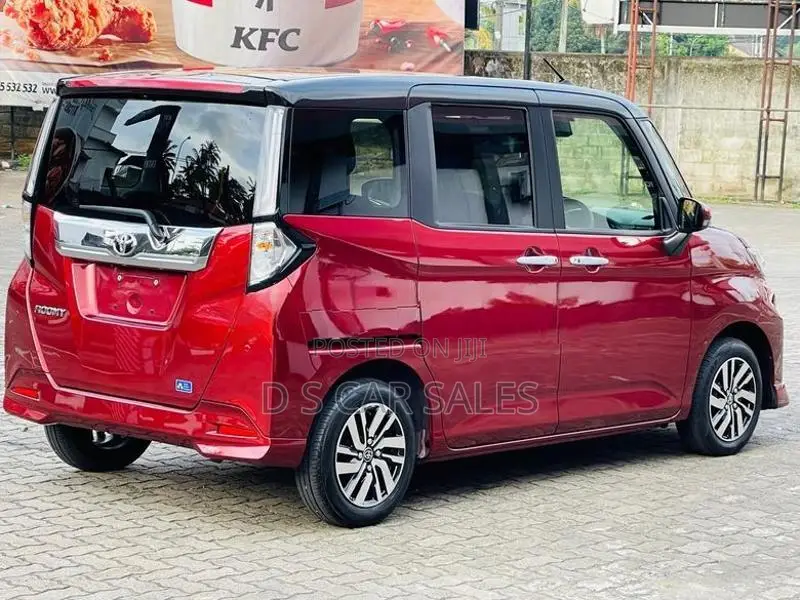 Toyota Roomy Custom G Black Top 2025