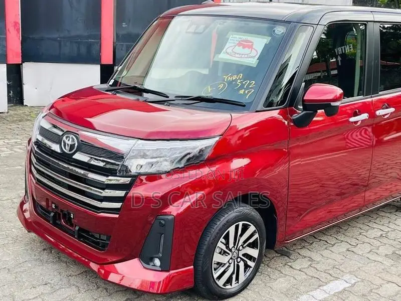 Toyota Roomy Custom G Black Top 2025