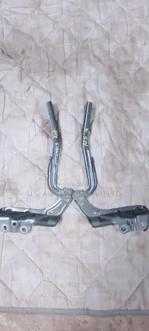 Honda Vezal RV5 Bonnet Hinges Set
