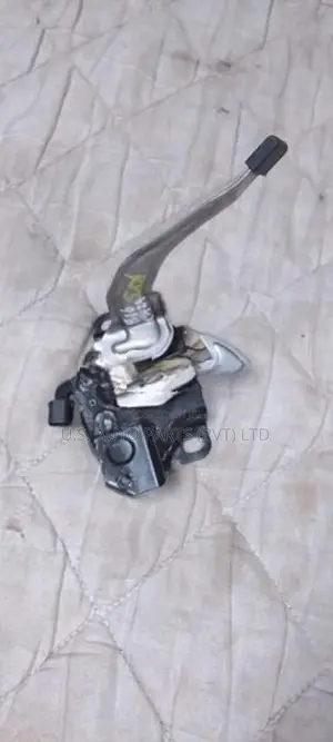 Honda Vezal RV5 Bonnet Lock