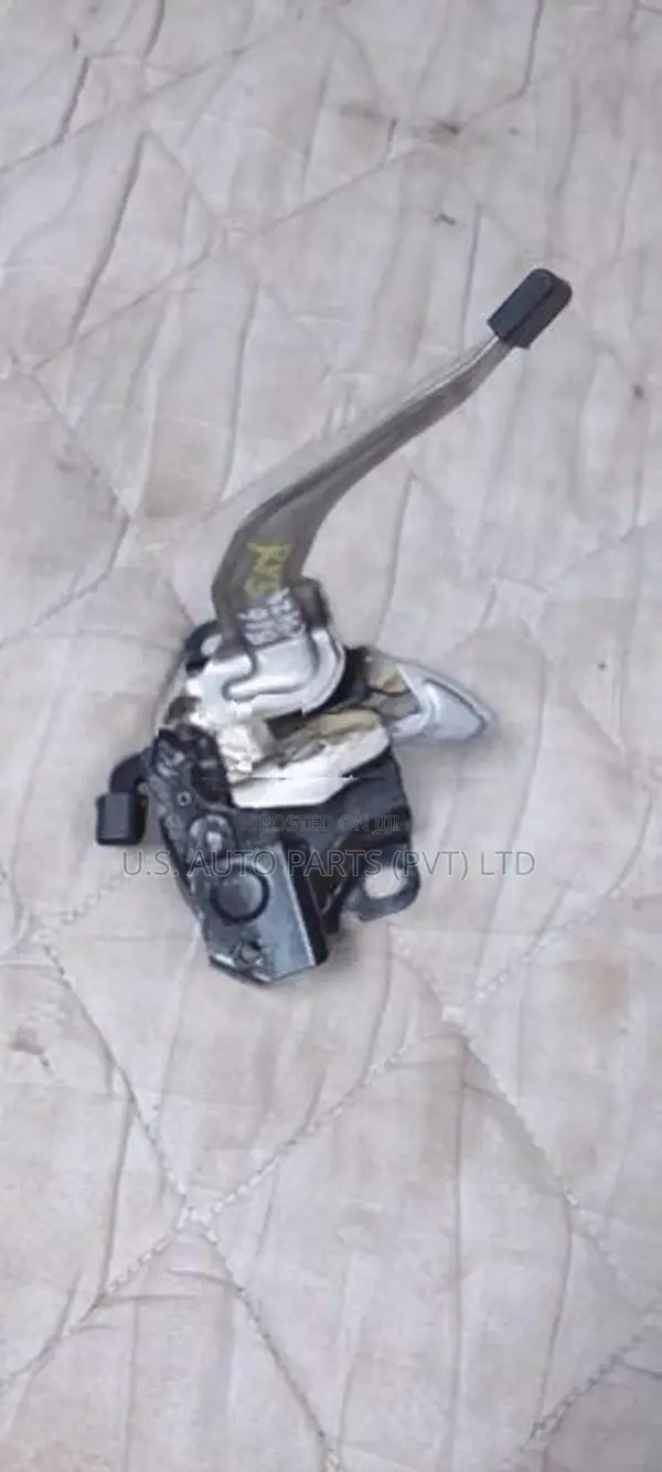 Honda Vezal RV5 Bonnet Lock