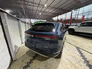 Honda Vezel Z premium 2025