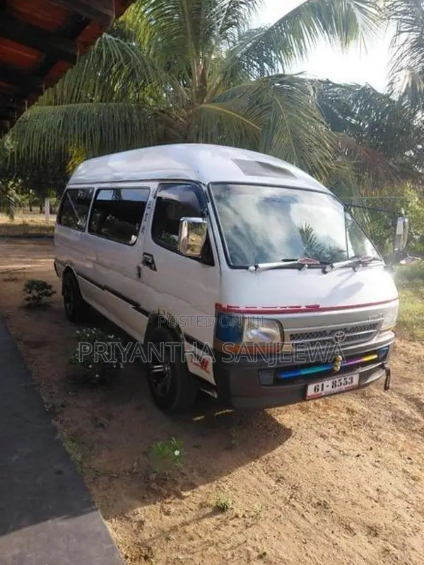 Toyota Dolphin Van 1991
