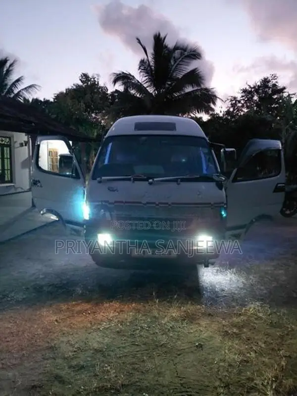 Toyota Dolphin Van 1991