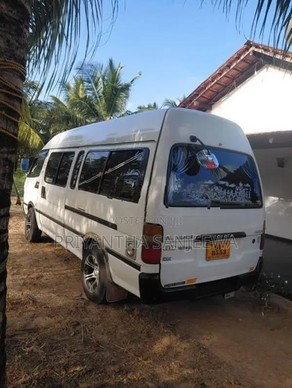 Toyota Dolphin Van 1991