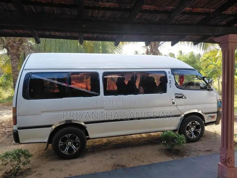 Toyota Dolphin Van 1991