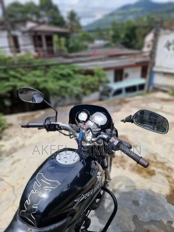Bajaj Pulsar 180 2005