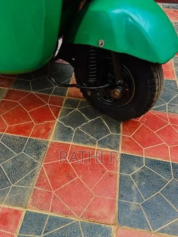 Bajaj RE 2014